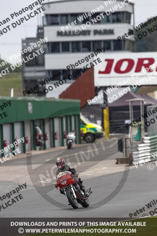 Vintage motorcycle club;eventdigitalimages;mallory park;mallory park trackday photographs;no limits trackdays;peter wileman photography;trackday digital images;trackday photos;vmcc festival 1000 bikes photographs